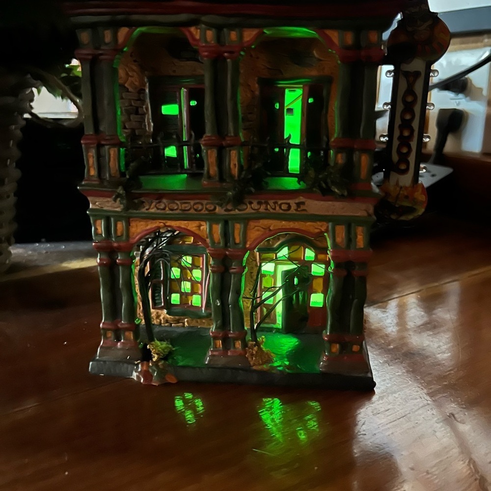 Department 56 Voodoo Lounge with Green Lights